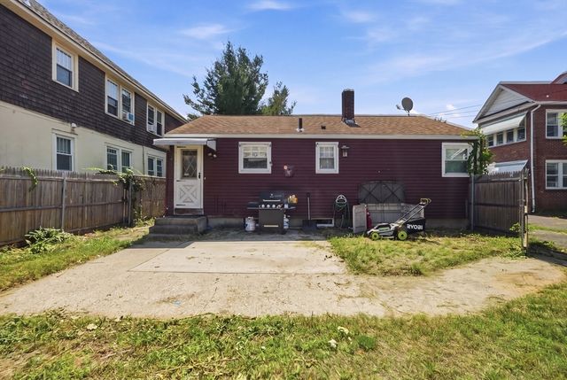 75 Knollwood St, Springfield, MA 01104