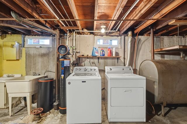 75 Knollwood St, Springfield, MA 01104
