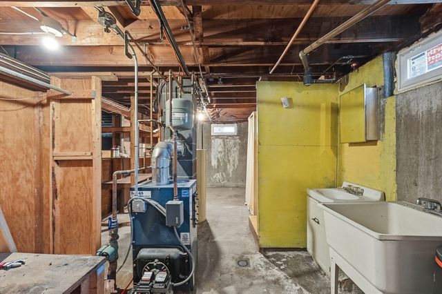 75 Knollwood St, Springfield, MA 01104