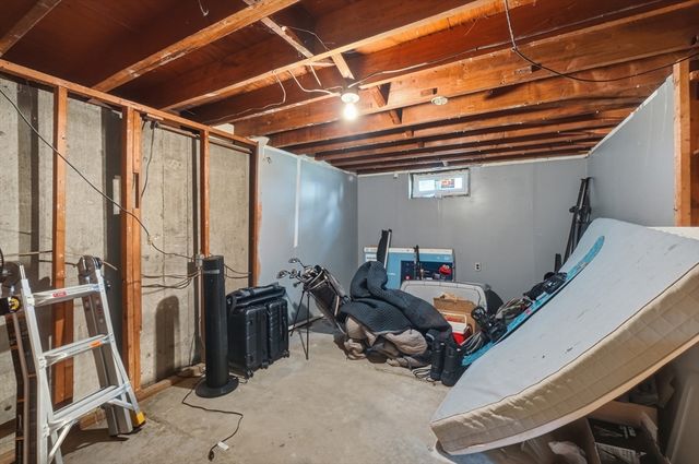 75 Knollwood St, Springfield, MA 01104