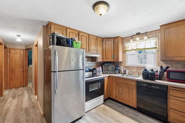 75 Knollwood St, Springfield, MA 01104