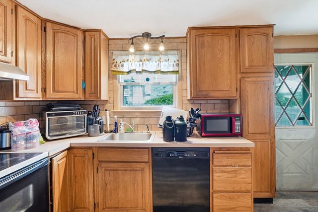 75 Knollwood St, Springfield, MA 01104