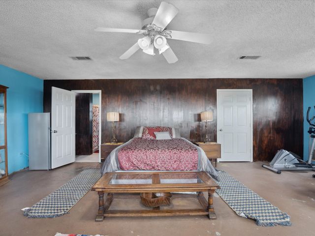 265 County Road 4374, Decatur, TX 76234