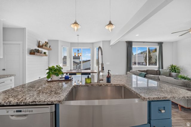 21 E HERON HILLS AVE, Saratoga Springs, UT 84045