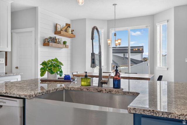 21 E HERON HILLS AVE, Saratoga Springs, UT 84045
