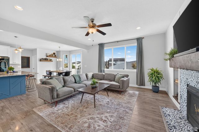 21 E HERON HILLS AVE, Saratoga Springs, UT 84045