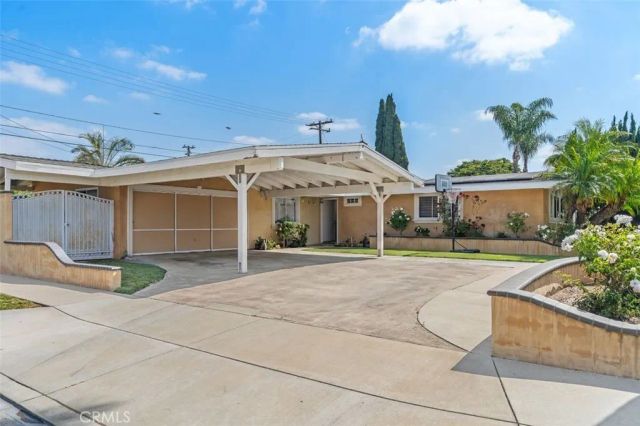 2113 W Niobe, Anaheim, CA 92804