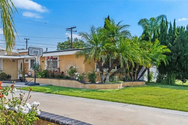 2113 W Niobe, Anaheim, CA 92804