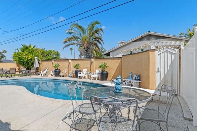 2113 W Niobe, Anaheim, CA 92804
