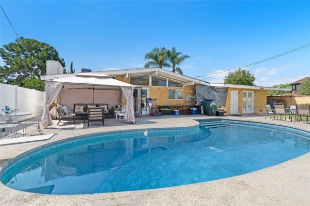 2113 W Niobe, Anaheim, CA 92804