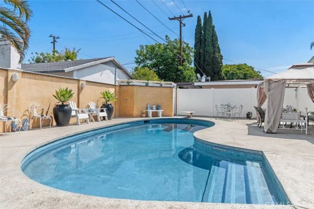2113 W Niobe, Anaheim, CA 92804