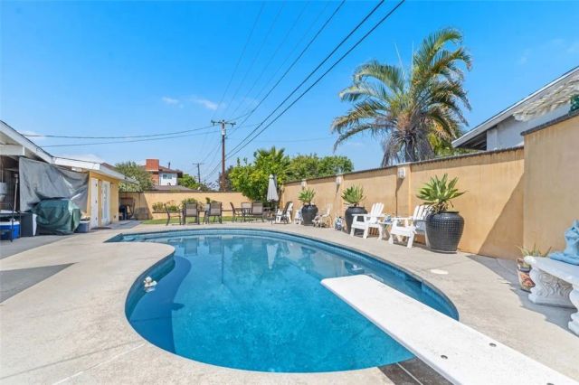 2113 W Niobe, Anaheim, CA 92804