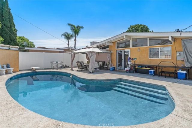 2113 W Niobe, Anaheim, CA 92804