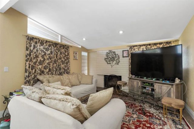 2113 W Niobe, Anaheim, CA 92804