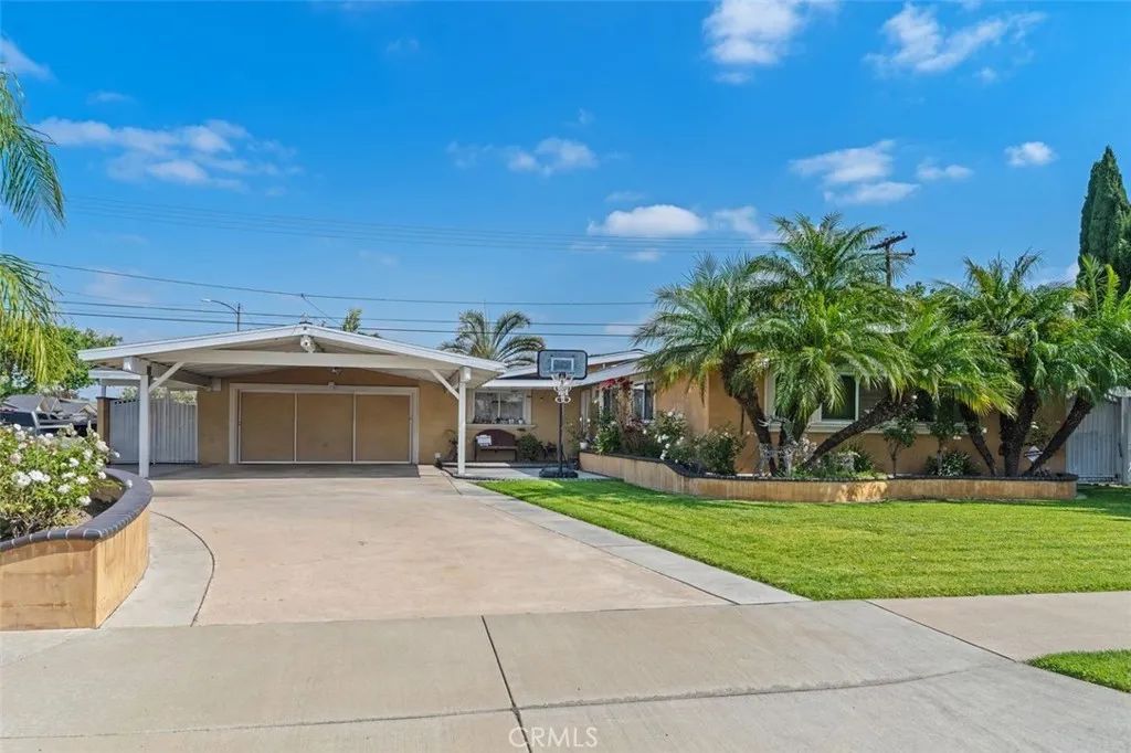 2113 W Niobe, Anaheim, CA 92804