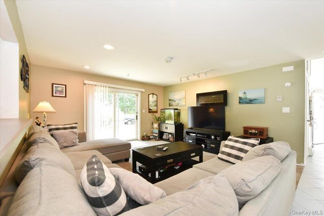 35 E 6th Street, Patchogue, NY 11772