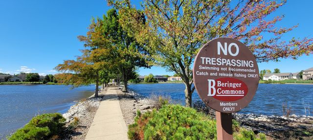 703 N Beacon Hill Circle, Urbana, IL 61802