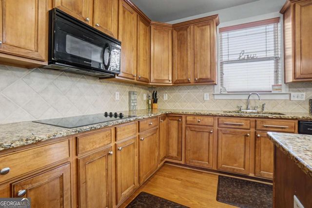 2040 Hatteras Way NW, Atlanta, GA 30318