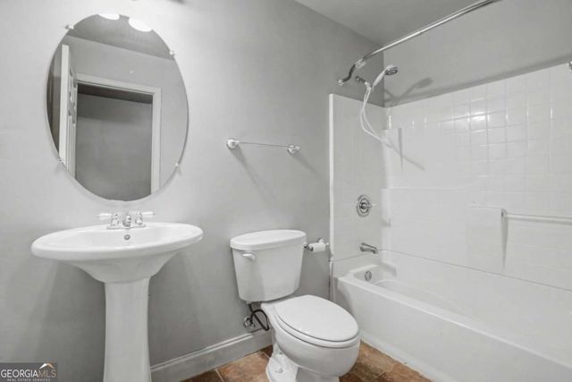 2040 Hatteras Way NW, Atlanta, GA 30318