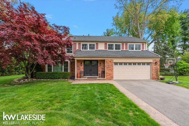 911 Lamppost Lane, Bloomfield Hills, MI 48304