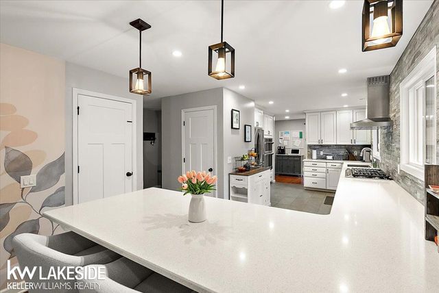 911 Lamppost Lane, Bloomfield Hills, MI 48304