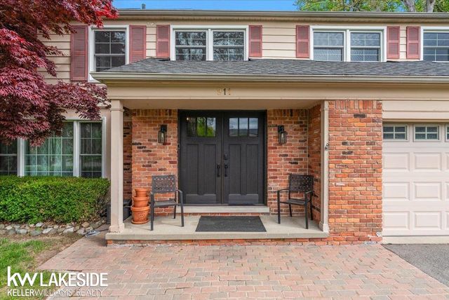 911 Lamppost Lane, Bloomfield Hills, MI 48304