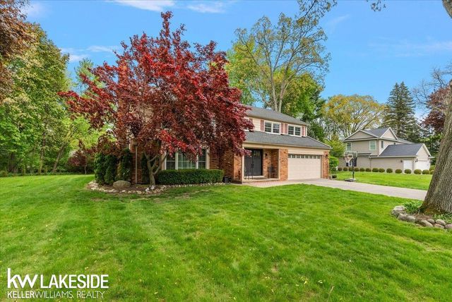 911 Lamppost Lane, Bloomfield Hills, MI 48304