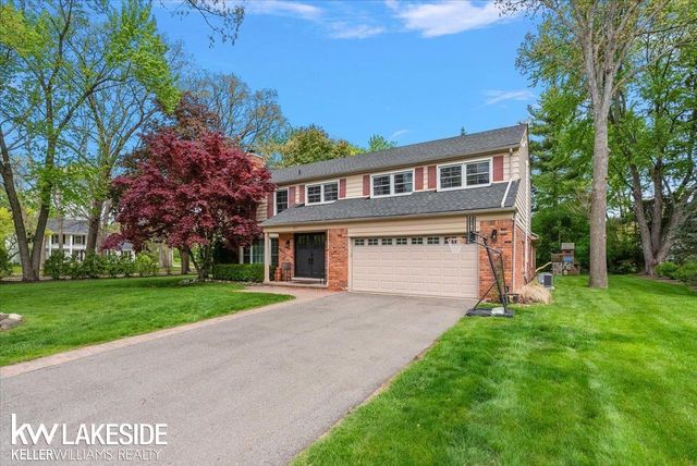 911 Lamppost Lane, Bloomfield Hills, MI 48304