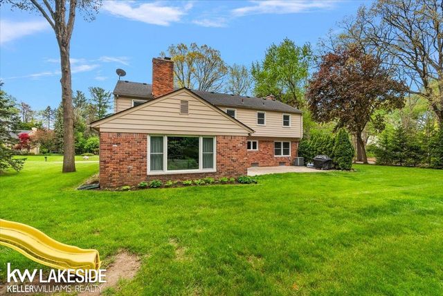 911 Lamppost Lane, Bloomfield Hills, MI 48304