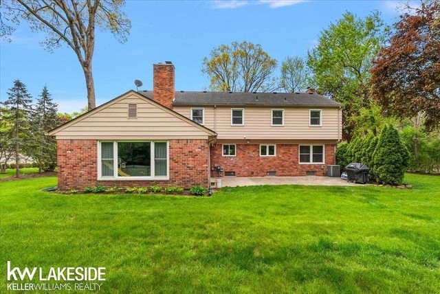 911 Lamppost Lane, Bloomfield Hills, MI 48304