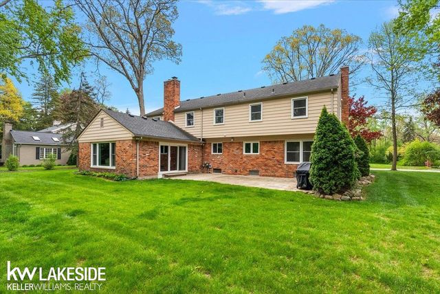 911 Lamppost Lane, Bloomfield Hills, MI 48304