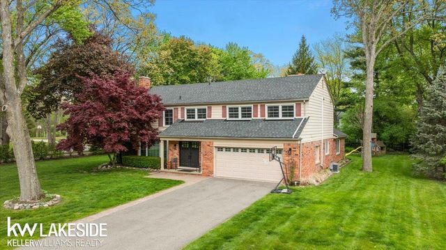 911 Lamppost Lane, Bloomfield Hills, MI 48304