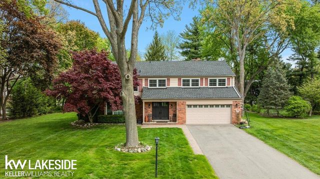 911 Lamppost Lane, Bloomfield Hills, MI 48304