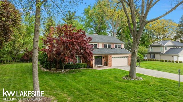 911 Lamppost Lane, Bloomfield Hills, MI 48304