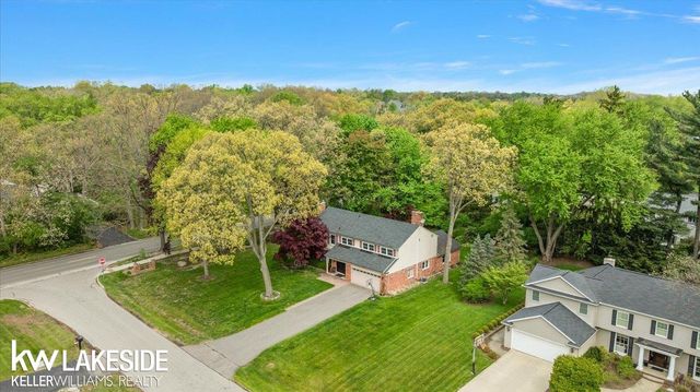 911 Lamppost Lane, Bloomfield Hills, MI 48304
