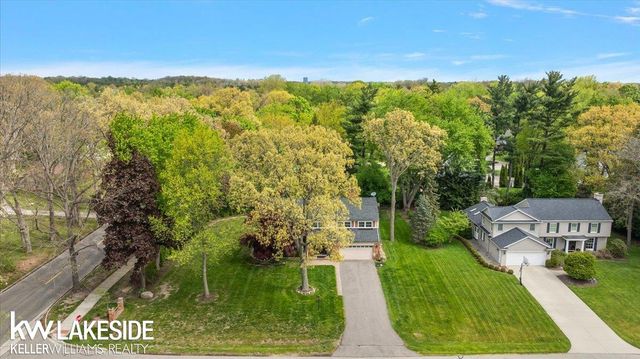 911 Lamppost Lane, Bloomfield Hills, MI 48304