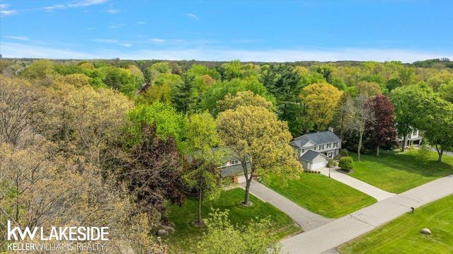 911 Lamppost Lane, Bloomfield Hills, MI 48304
