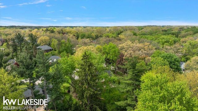 911 Lamppost Lane, Bloomfield Hills, MI 48304
