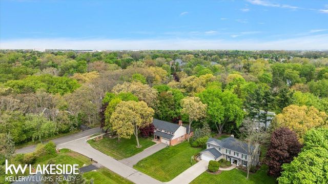 911 Lamppost Lane, Bloomfield Hills, MI 48304