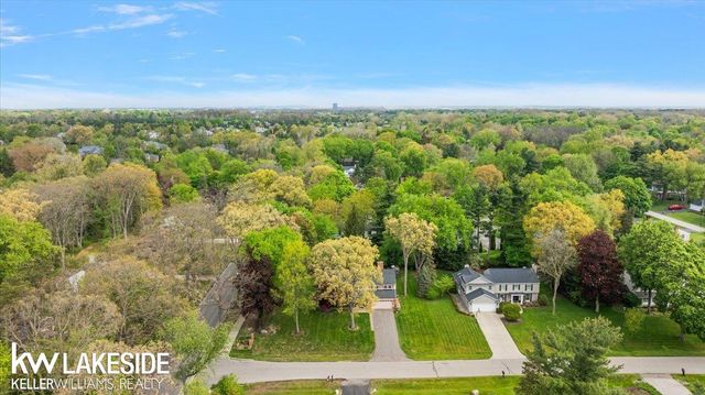 911 Lamppost Lane, Bloomfield Hills, MI 48304