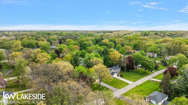 911 Lamppost Lane, Bloomfield Hills, MI 48304
