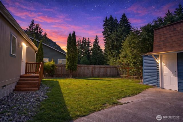 6236 Azure Way, Maple Falls, WA 98266