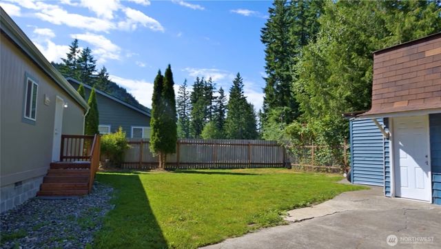 6236 Azure Way, Maple Falls, WA 98266