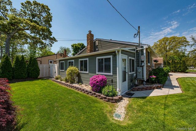 8 Oswego Drive, Bay Shore, NY 11706