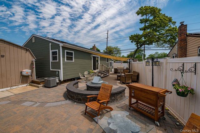 8 Oswego Drive, Bay Shore, NY 11706