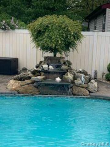 8 Oswego Drive, Bay Shore, NY 11706