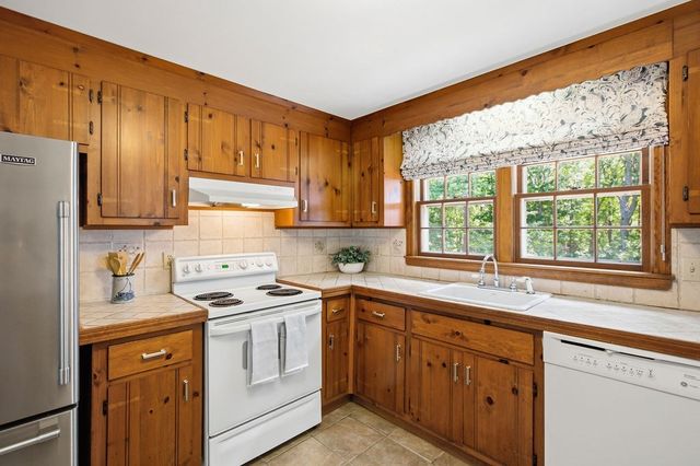 68 Long Hill Rd, Dennis, MA 02638