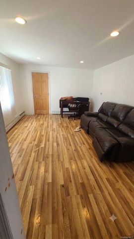 623 Nimrod Court, North Babylon, NY 11703