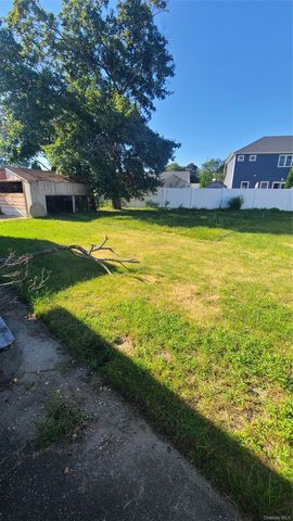 623 Nimrod Court, North Babylon, NY 11703