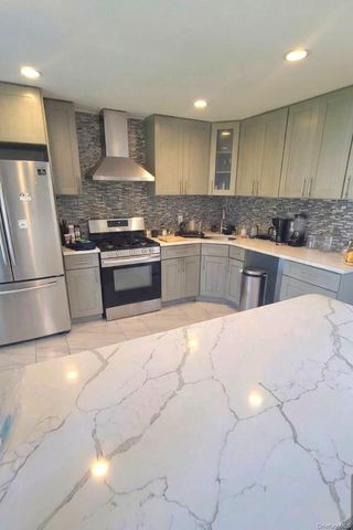 623 Nimrod Court, North Babylon, NY 11703